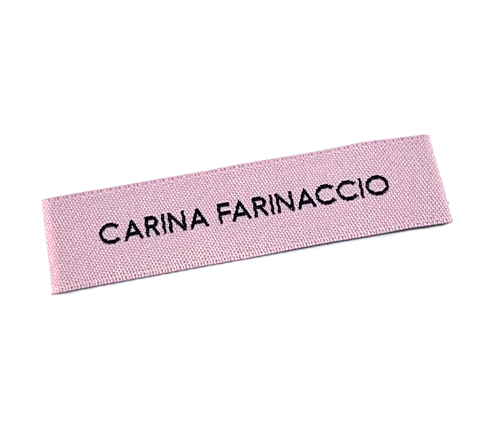 Etiqueta bordada Carina Farinaccio